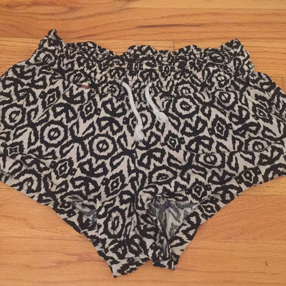 Loose-fitted black and tan shorts
